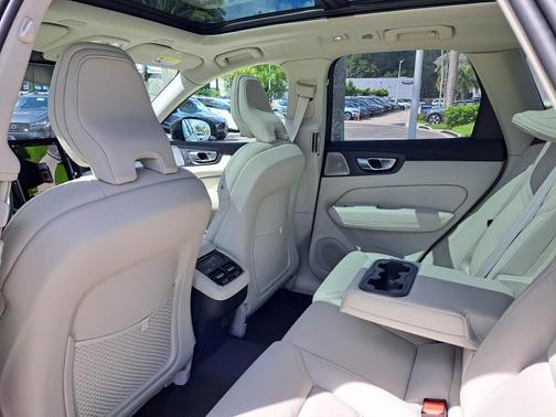 2026 Volvo XC60 B5 Ultra