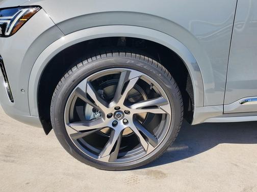 2025 Volvo XC90 B6 Ultra