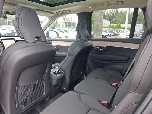Onyx Black Metallic 2026 Volvo XC90 B5 Core