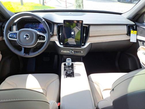 2026 Volvo XC90 B6 Plus 7-Seater