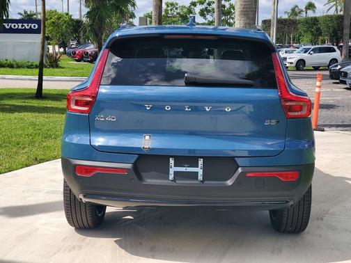 2025 Volvo XC40 B5 Plus Bright Theme