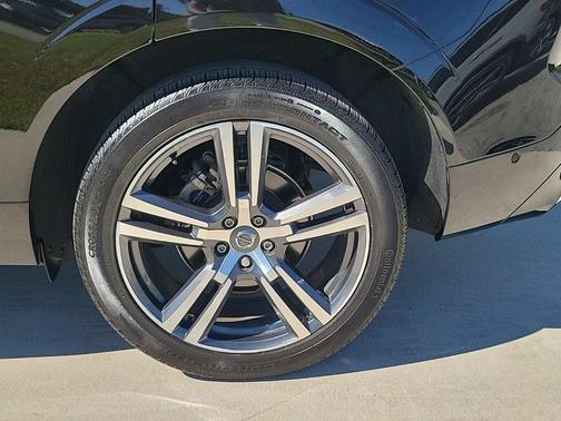 2019 Volvo XC60 T5 Momentum
