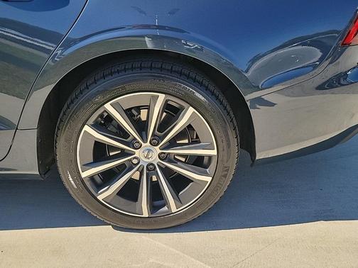 2021 Volvo S60 T5 Momentum