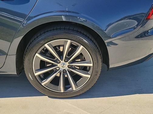 2021 Volvo S60 T5 Momentum