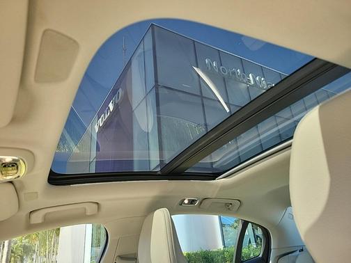 2021 Volvo S60 T5 Momentum