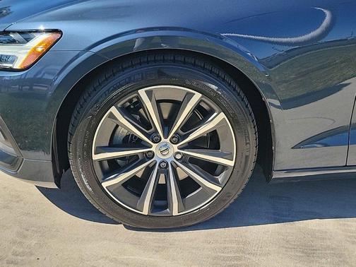 2021 Volvo S60 T5 Momentum
