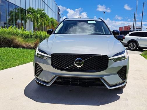 Metallic 2026 Volvo XC60 B5 Ultra