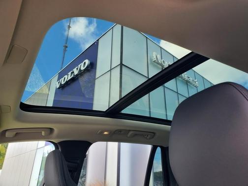 2025 Volvo XC90 B5 Plus 7-Seater