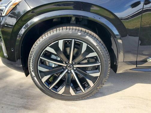 2025 Volvo XC90 B5 Plus 7-Seater