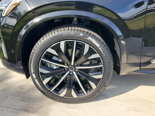2025 Volvo XC90 B5 Plus 7-Seater