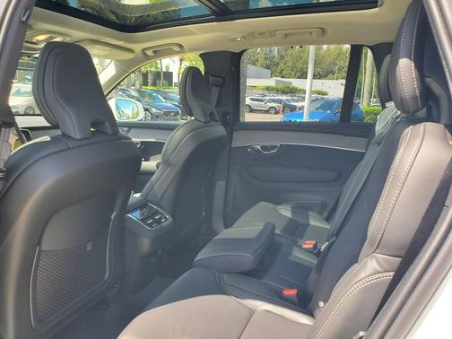 2025 Volvo XC90 B6 Plus 6-Seater