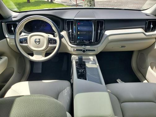 2025 Volvo XC60 B5 Plus