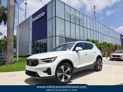 2024 Volvo XC40 B5 Plus Bright Theme