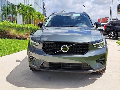 2026 Volvo XC40 B5 Ultra