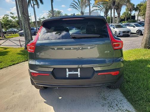 2026 Volvo XC40 B5 Ultra