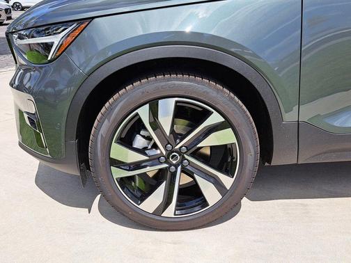 2026 Volvo XC40 B5 Ultra