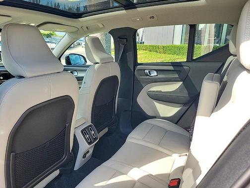 2026 Volvo XC40 B5 Ultra