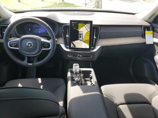 2025 Volvo XC90 B5 Plus 7-Seater