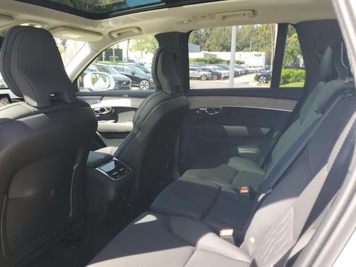 2025 Volvo XC90 B5 Plus 7-Seater