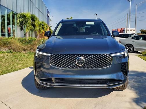 2025 Volvo XC90 Plug-In Hybrid T8 Ultra 7-Seater
