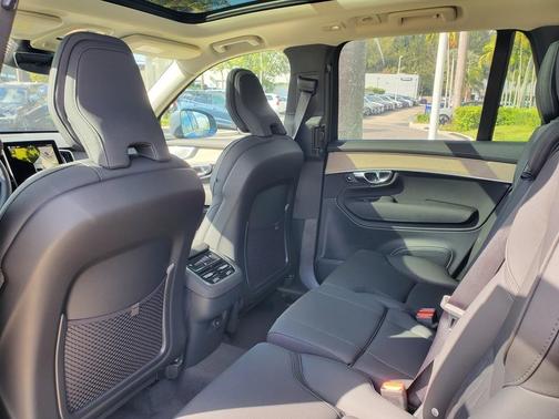 2025 Volvo XC90 Plug-In Hybrid T8 Plus 7-Seater