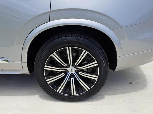 2024 Volvo XC90 B5 Core Bright Theme