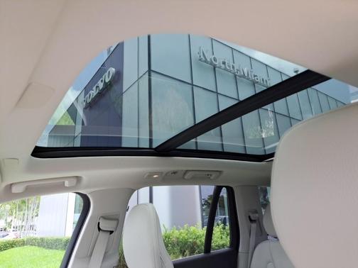 2024 Volvo XC90 B5 Core Bright Theme