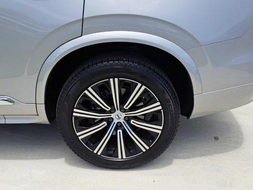 2024 Volvo XC90 B5 Core Bright Theme