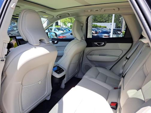 2026 Volvo XC60 B5 Ultra