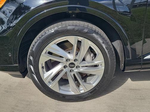 2021 Audi Q7 45 Premium Plus