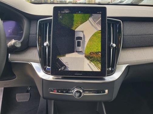 2025 Volvo XC90 Plug-In Hybrid T8 Ultra 6-Seater