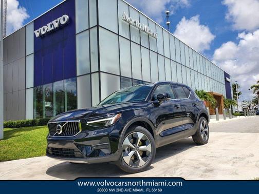 2025 Volvo XC40 B5 Core Bright Theme