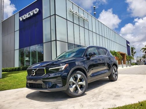 2025 Volvo XC40 B5 Core Bright Theme