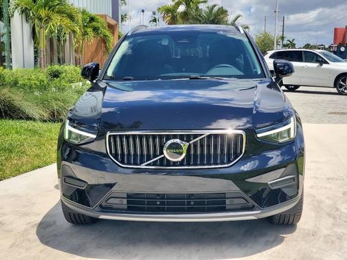 2025 Volvo XC40 B5 Core Bright Theme