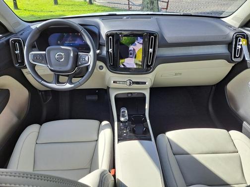 2026 Volvo XC40 B4 Plus