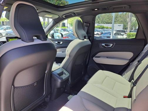 2026 Volvo XC60 PLUS