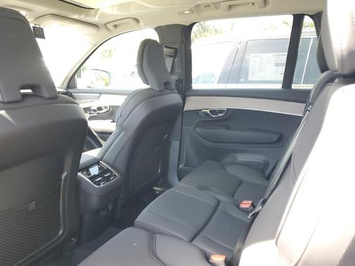 2025 Volvo XC90 B5 Plus 7-Seater