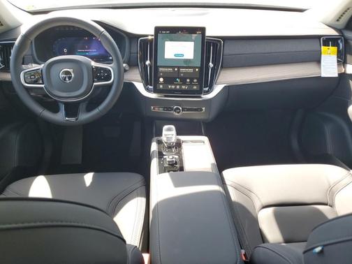 2025 Volvo XC90 B5 Plus 7-Seater