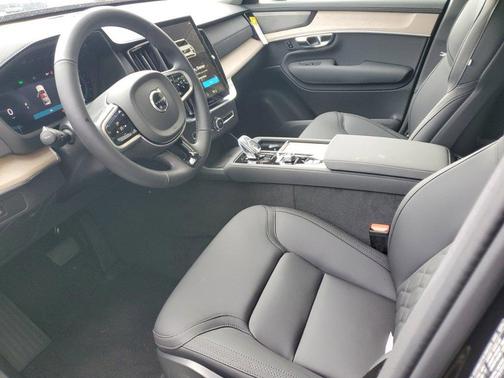 2025 Volvo XC90 B6 Plus 6-Seater