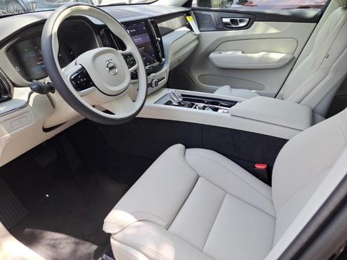 2025 Volvo XC60 Plug-In Hybrid T8 Ultra