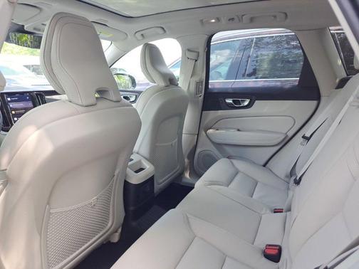 2025 Volvo XC60 Plug-In Hybrid T8 Ultra