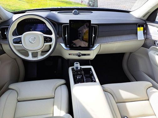 2026 Volvo XC90 B6 Ultra Dark Theme 7-Seater