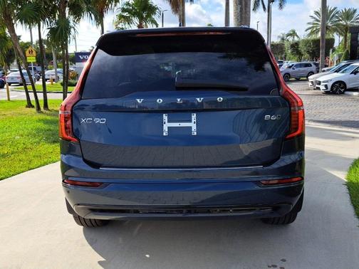 2026 Volvo XC90 B6 Ultra Dark Theme 7-Seater