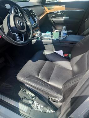 2022 Volvo XC90 T6 Momentum 7 Passenger