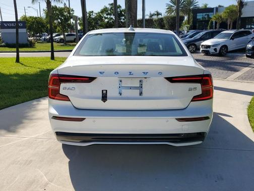 2025 Volvo S60 B5 Plus