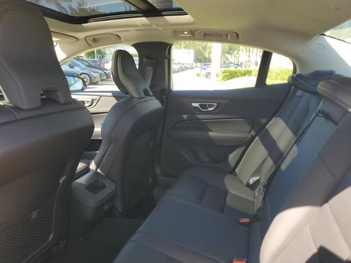 2025 Volvo S60 B5 Plus