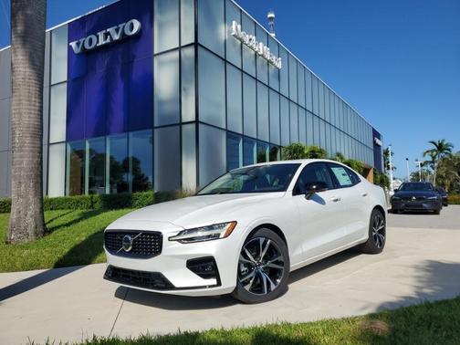 2025 Volvo S60 B5 Plus