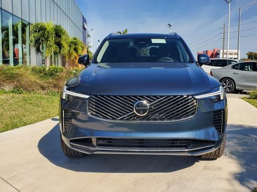 2025 Volvo XC90 Plug-In Hybrid T8 Plus 7-Seater