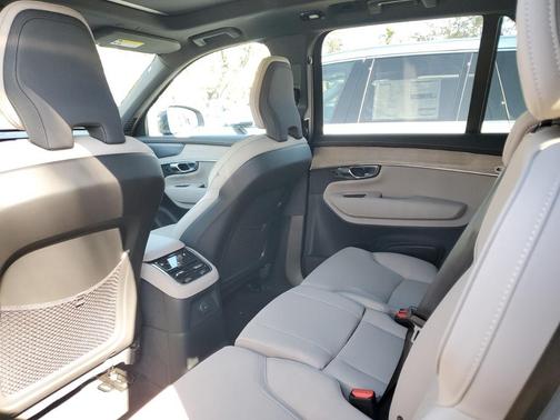 2025 Volvo XC90 Plug-In Hybrid T8 Plus 7-Seater