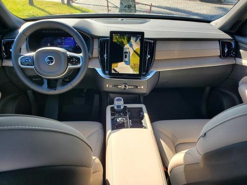 2025 Volvo XC90 Plug-In Hybrid T8 Plus 7-Seater